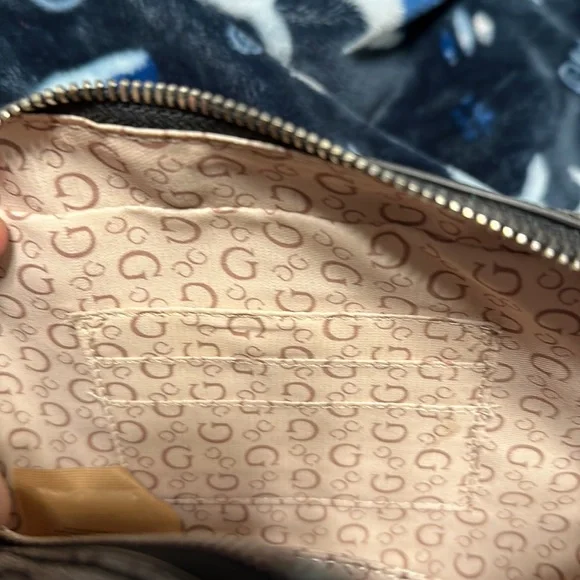Guess purse - Picture 4 of 5